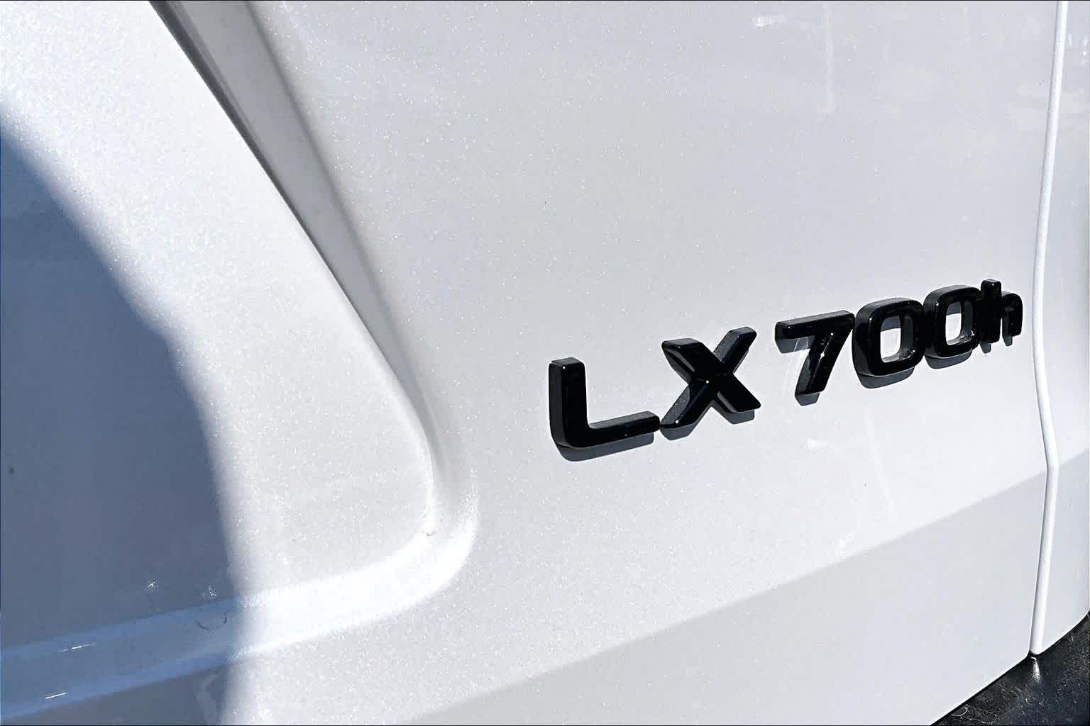2026 Lexus LX 700h photo 7 of 21