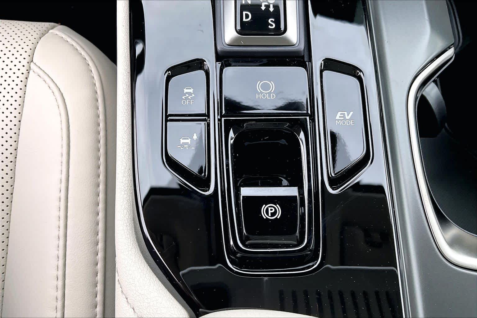 2026 Lexus NX 350h photo 13 of 21