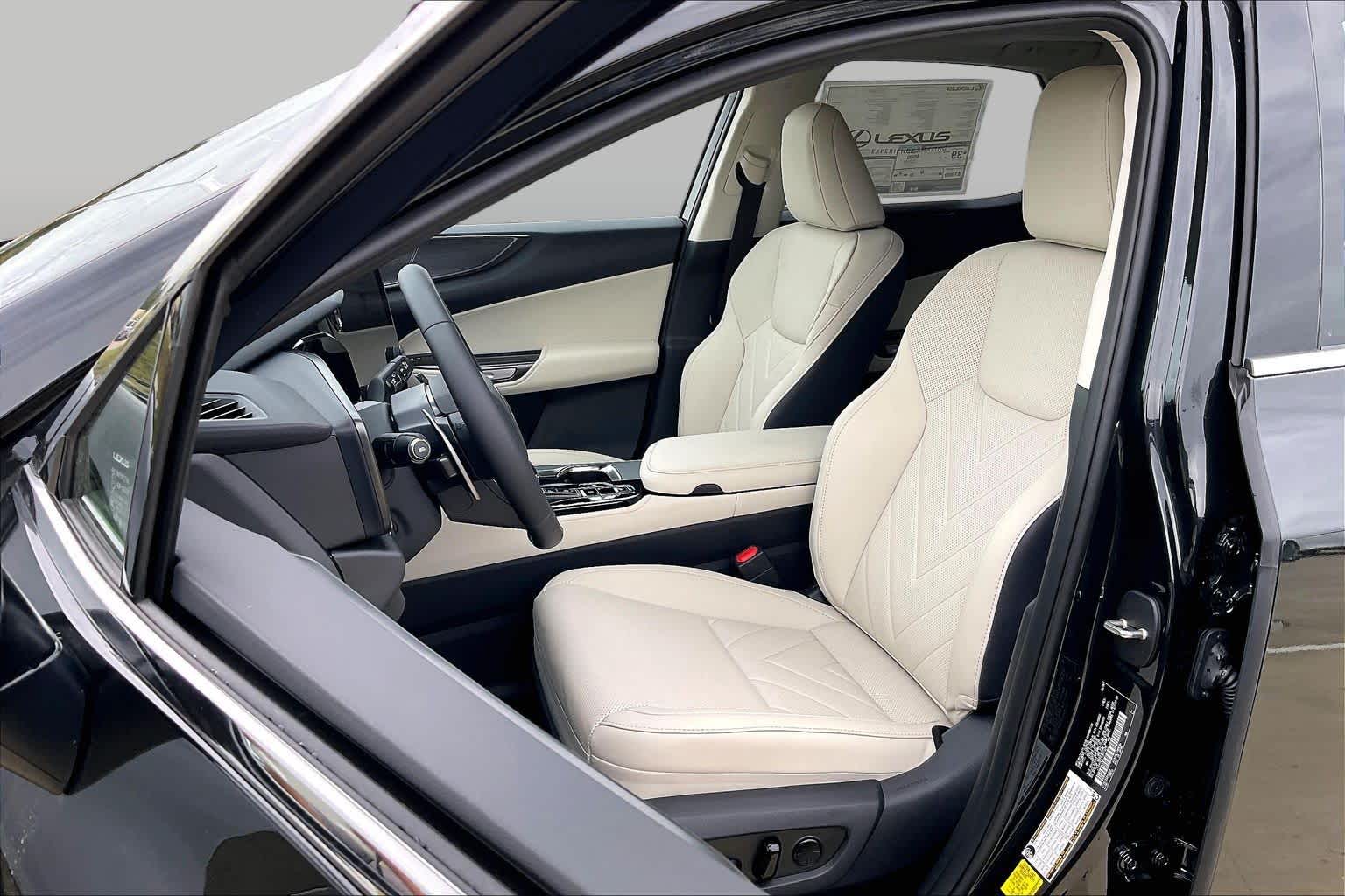 2026 Lexus NX 350h photo 17 of 21
