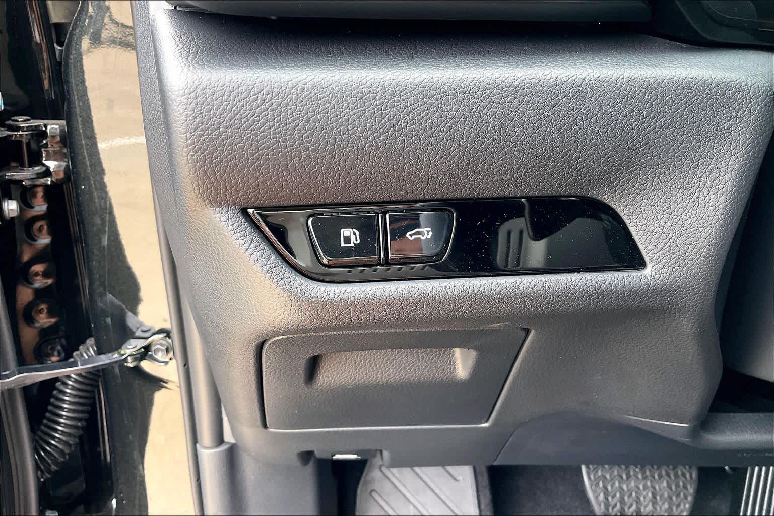 2026 Lexus NX 350h photo 14 of 21