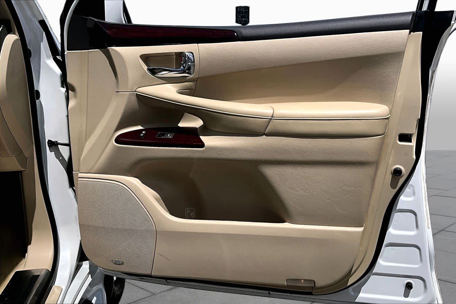 2014 Lexus LX 570  Starfire Pearl at Beck & Masten Kia