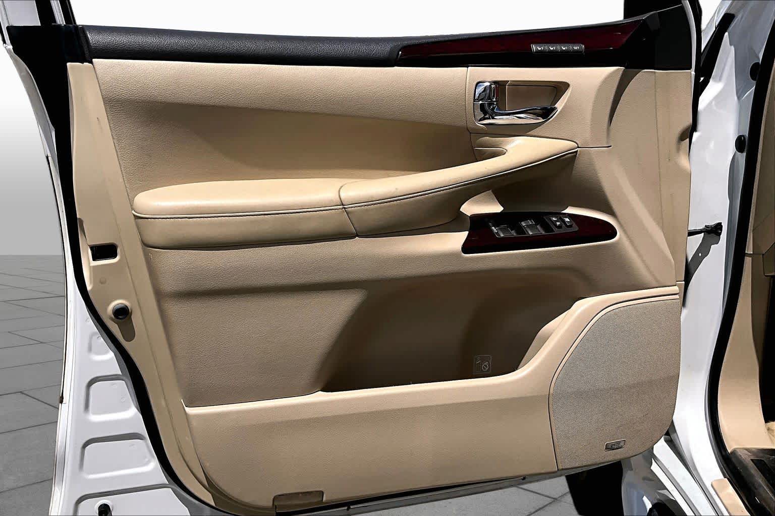 2014 Lexus LX 570  Starfire Pearl at Beck & Masten Kia