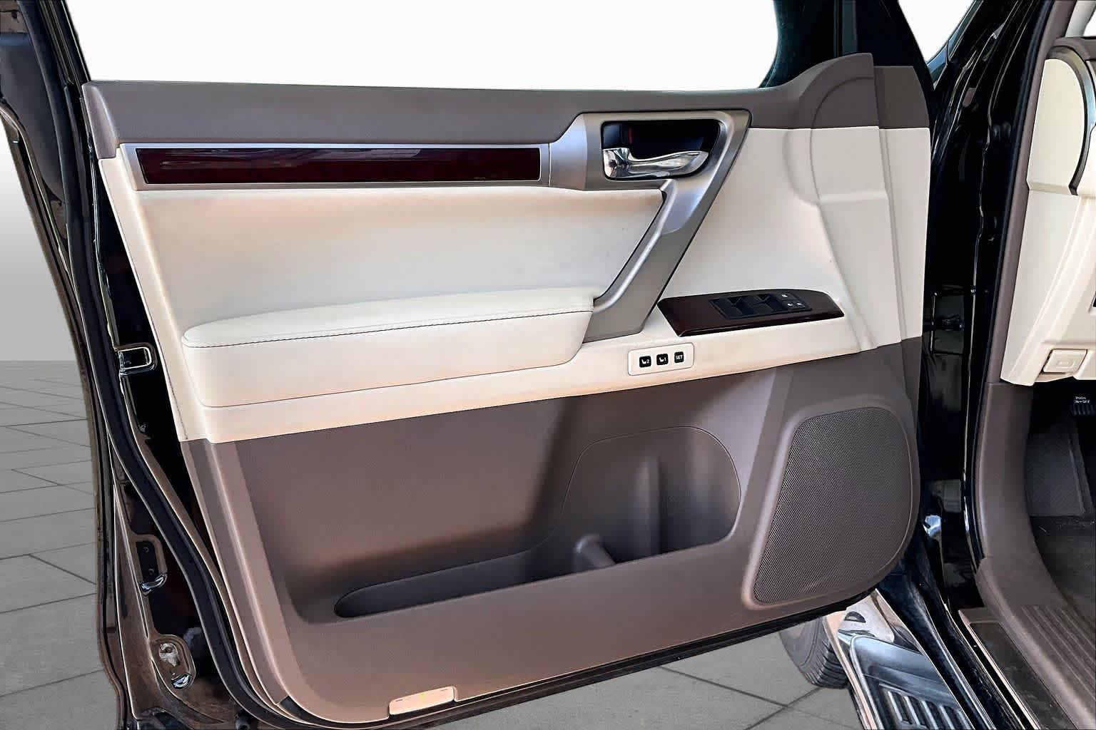 2014 Lexus GX 460 photo 19 of 34