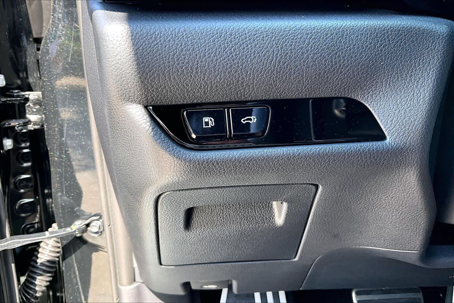 2026 Lexus NX 450h+ photo 14 of 21