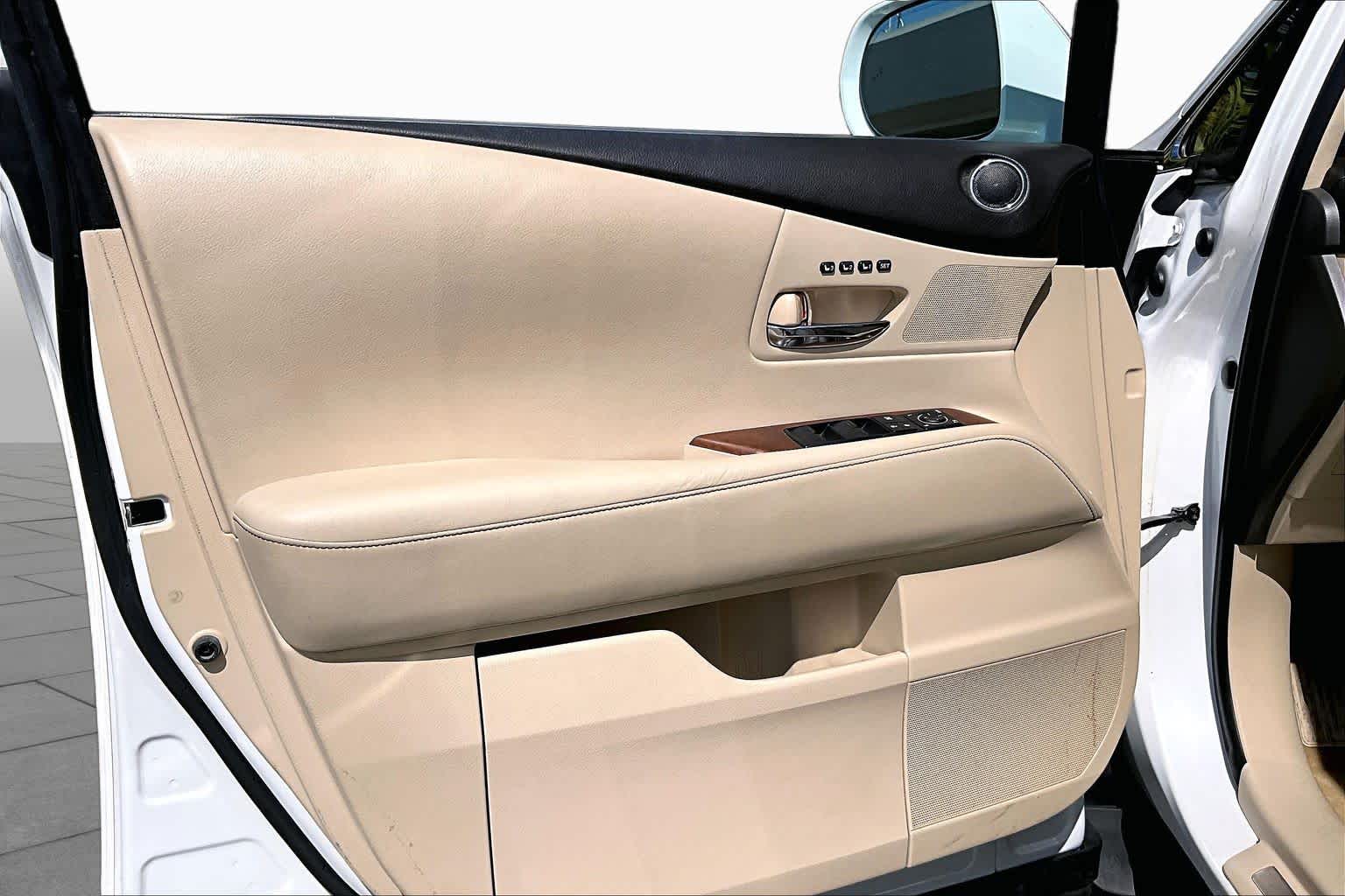 2013 Lexus RX 450h photo 19 of 34