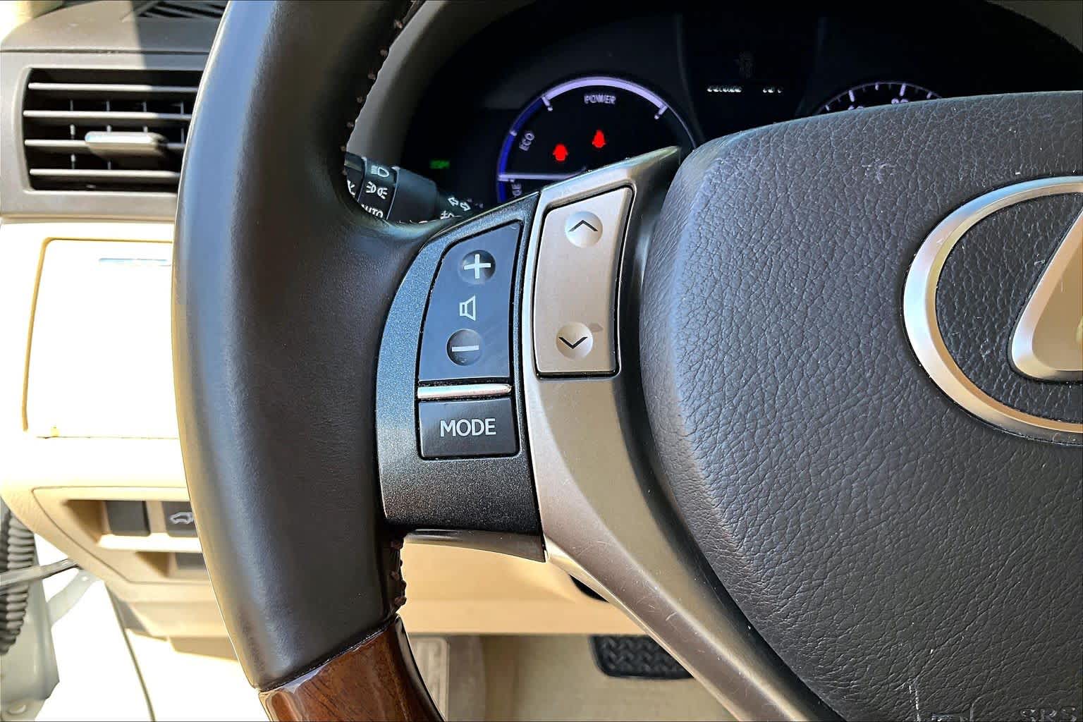 2013 Lexus RX 450h photo 21 of 34