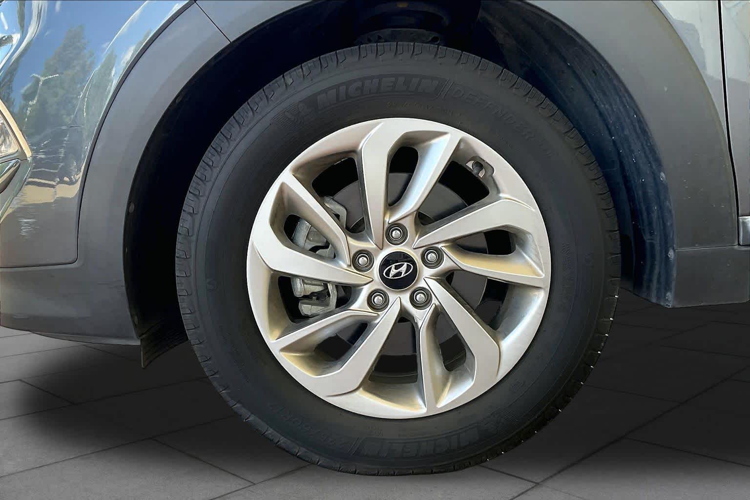 2017 Hyundai Tucson SE Plus Coliseum Gray at AutoNation USA Katy