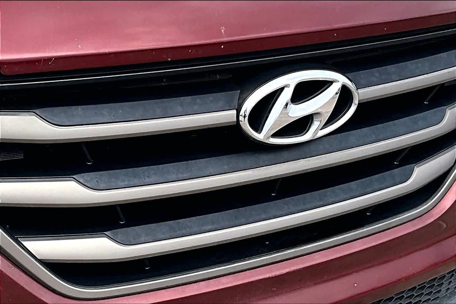 2016 Hyundai Tucson SE Ruby Wine at Honda of Clear Lake