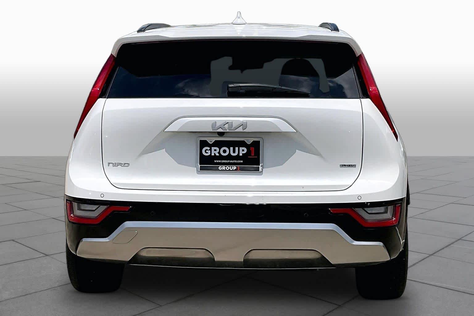 2024 Kia Niro Plug-In Hybrid SX Touring - 4