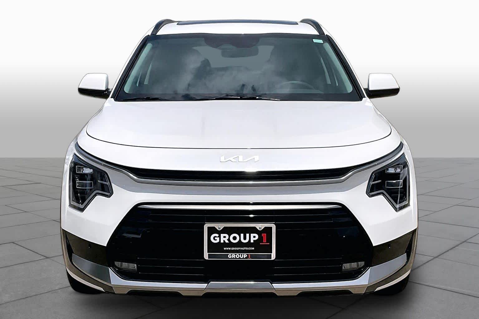 2024 Kia Niro Plug-In Hybrid SX Touring - 3