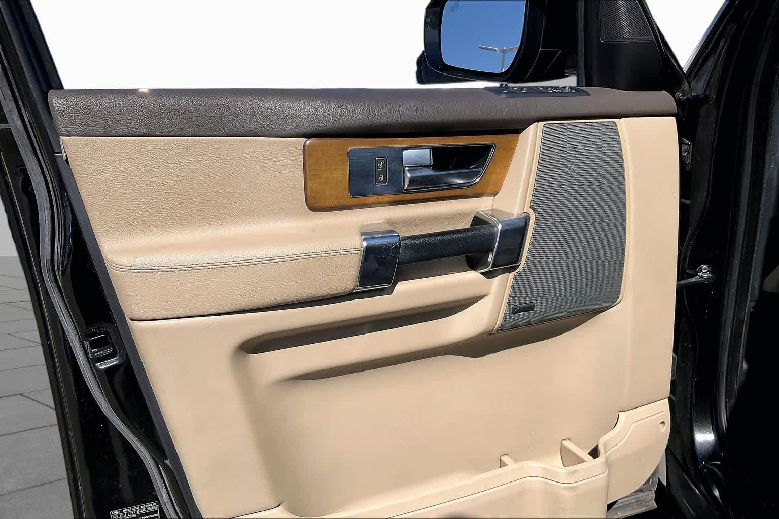 2016 Land Rover LR4 photo 20 of 33