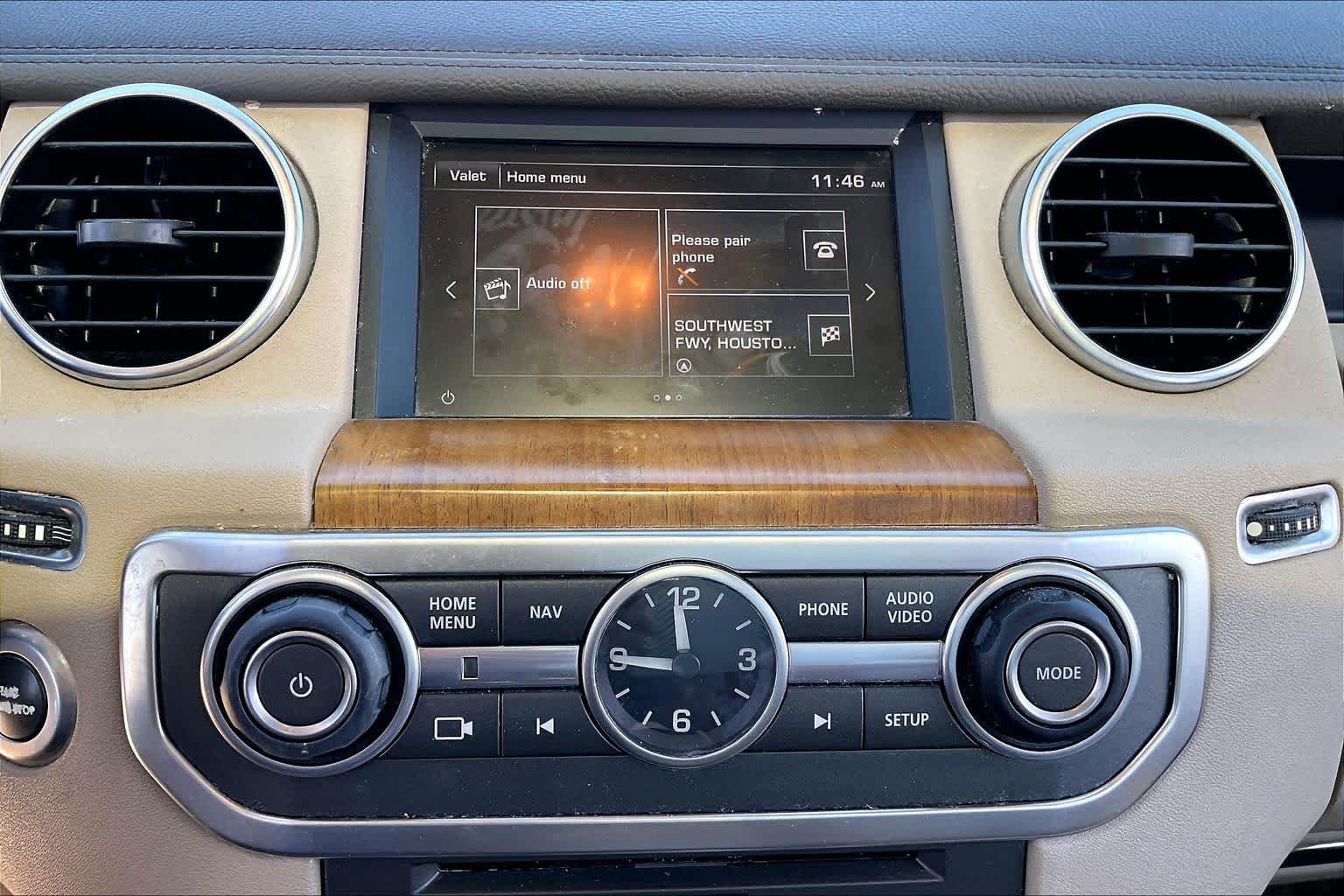 2016 Land Rover LR4 photo 30 of 33