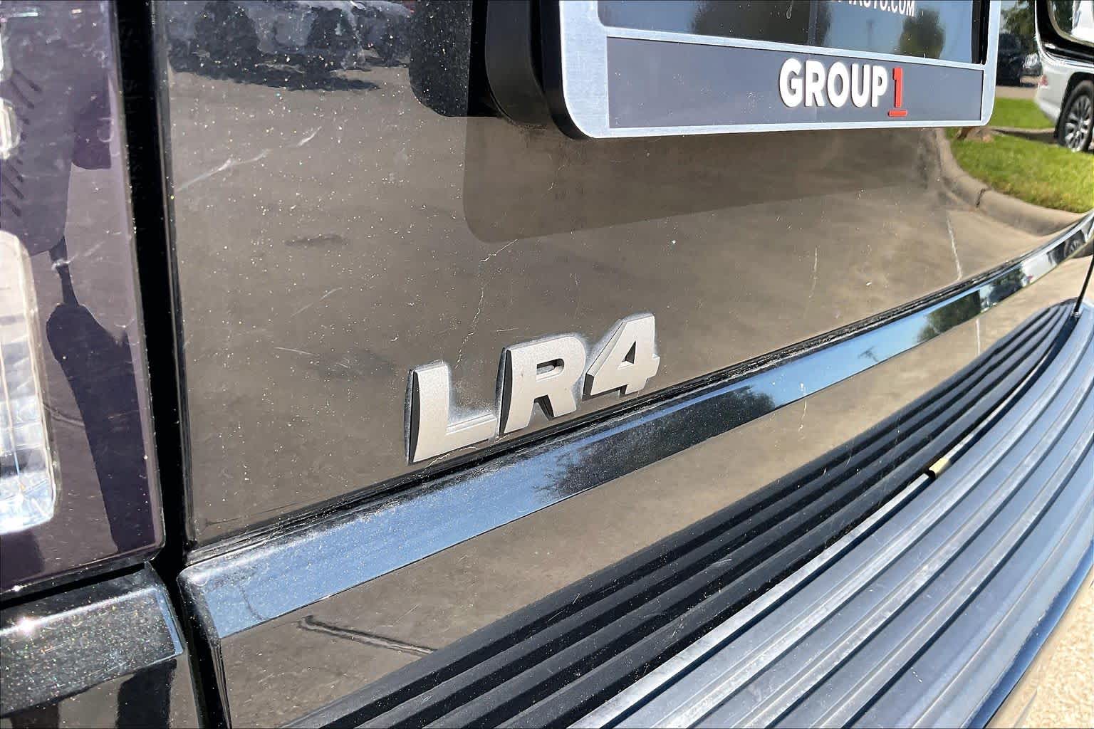 2016 Land Rover LR4 photo 29 of 33