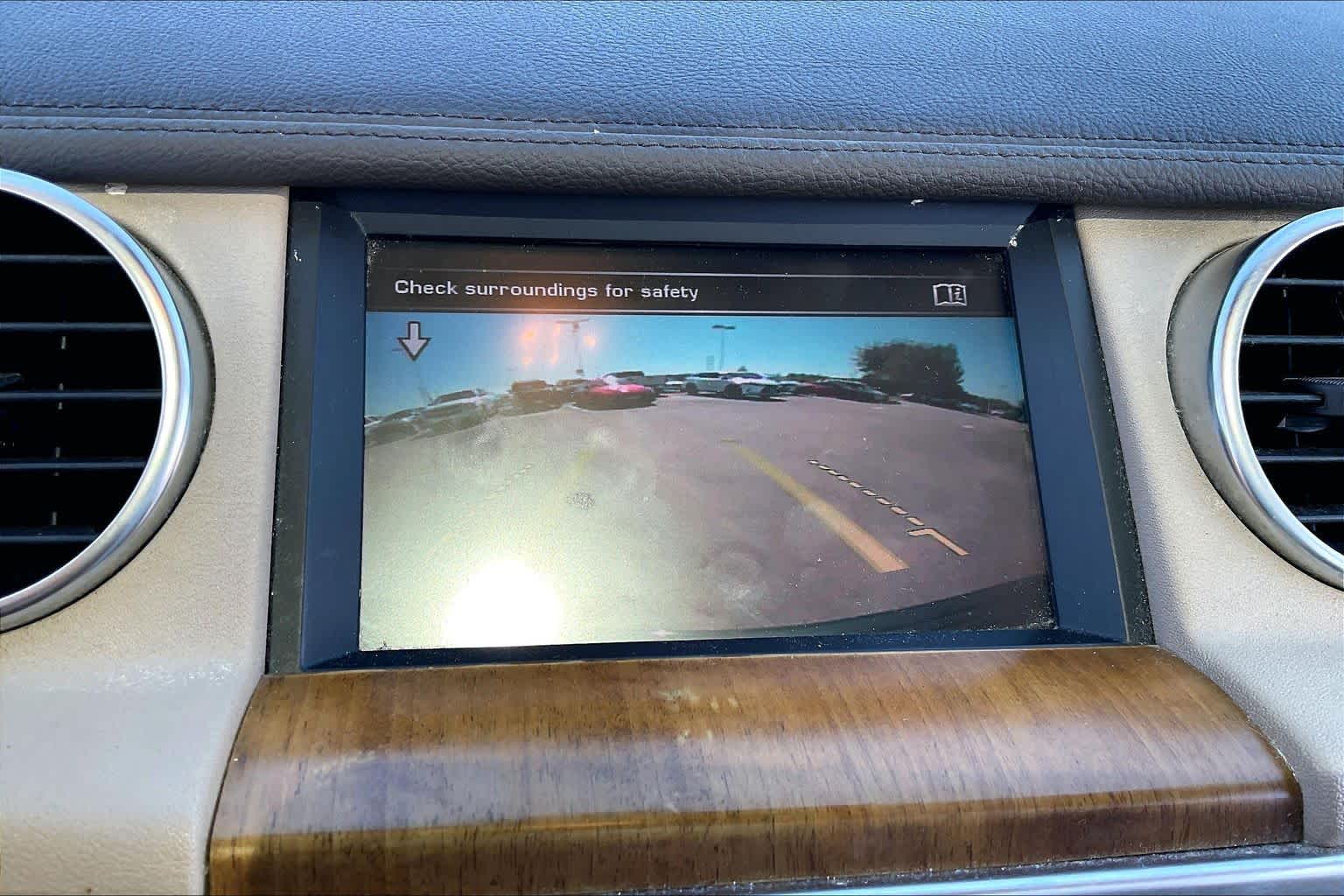 2016 Land Rover LR4 photo 25 of 33