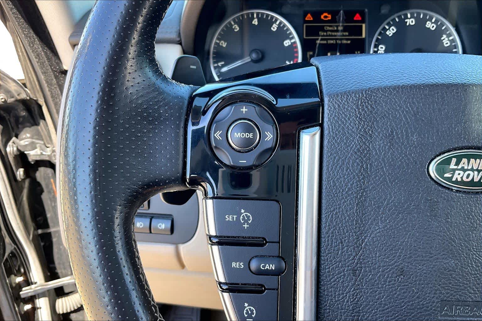2016 Land Rover LR4 photo 22 of 33