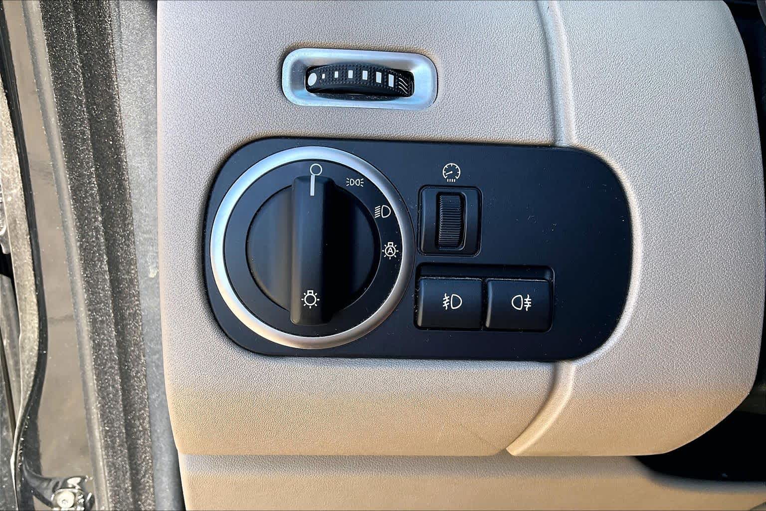2016 Land Rover LR4 photo 32 of 33