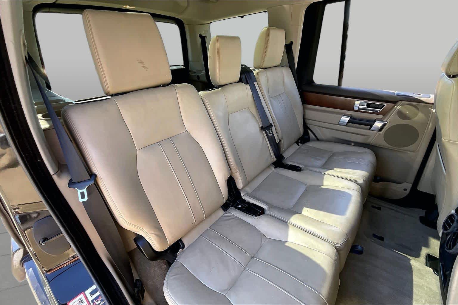 2016 Land Rover LR4 photo 18 of 33