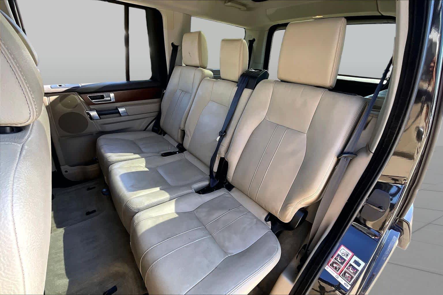 2016 Land Rover LR4 photo 19 of 33