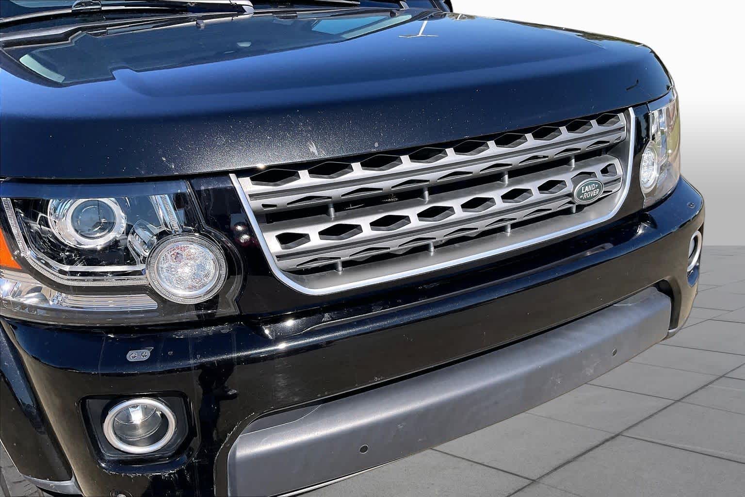 2016 Land Rover LR4 photo 28 of 33