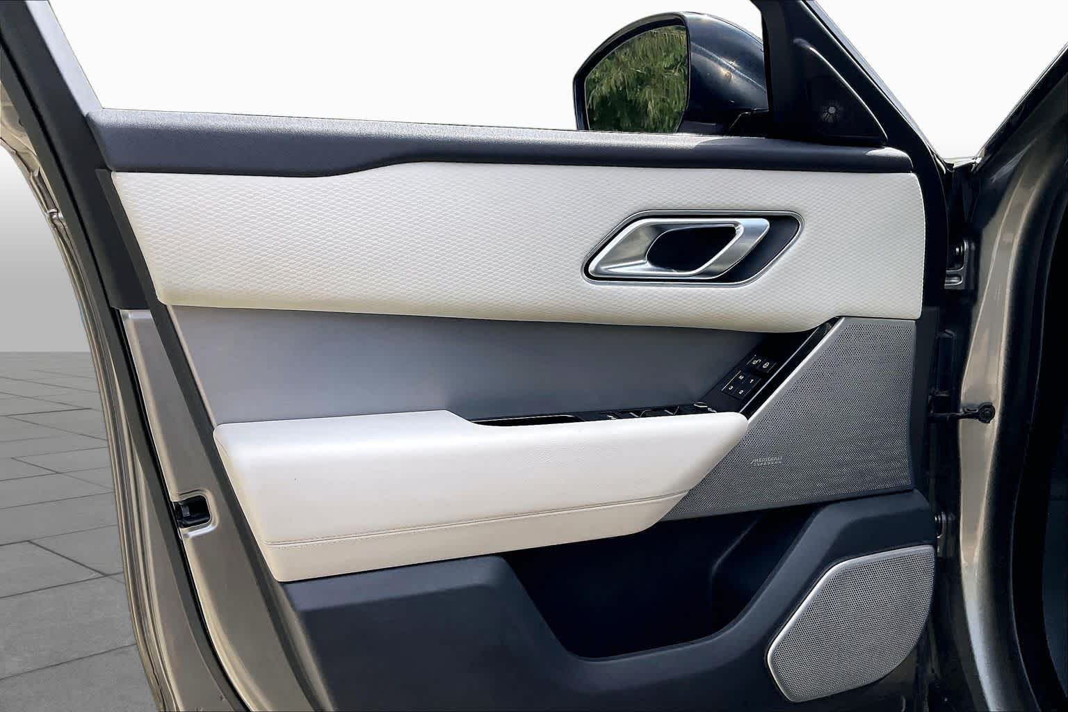 2019 Land Rover Range Rover Velar photo 20 of 34