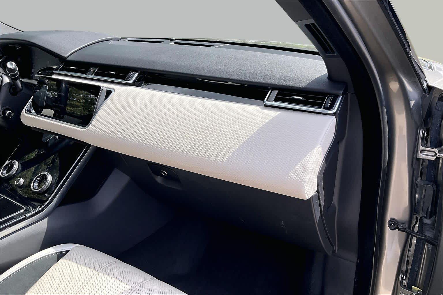 2019 Land Rover Range Rover Velar photo 17 of 34