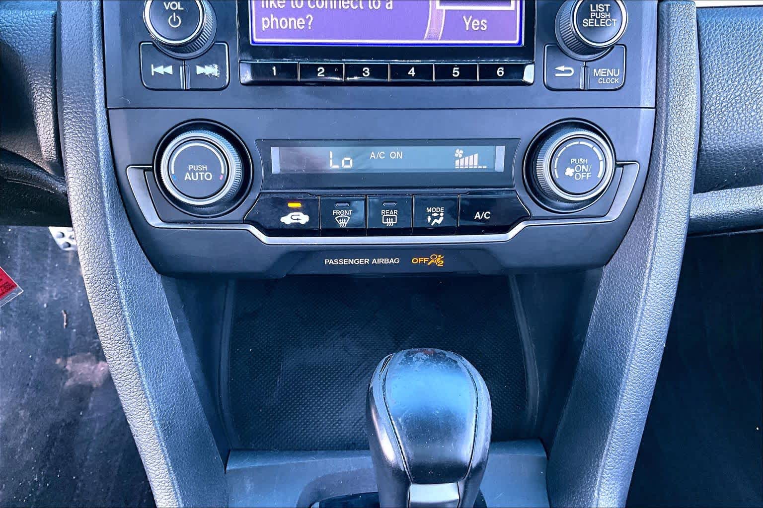 2017 Honda Civic Hatchback photo 33 of 35