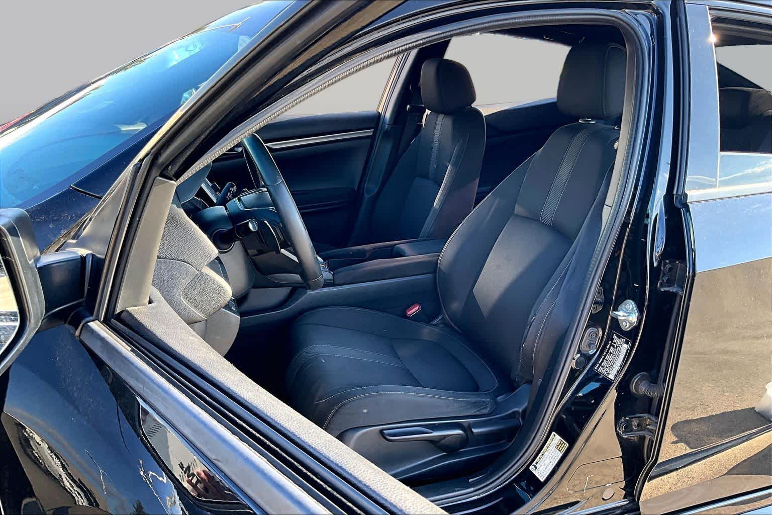 2017 Honda Civic Hatchback photo 7 of 35