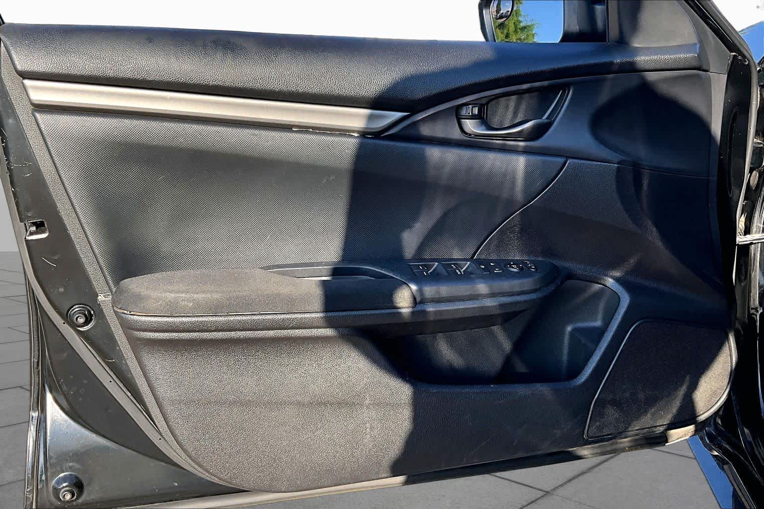 2017 Honda Civic Hatchback photo 20 of 35