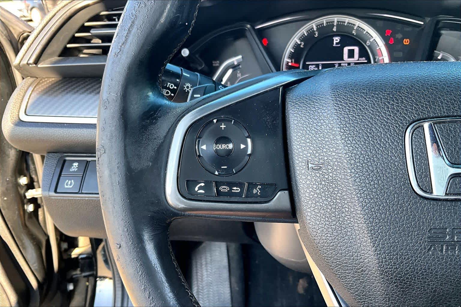 2017 Honda Civic Hatchback photo 22 of 35