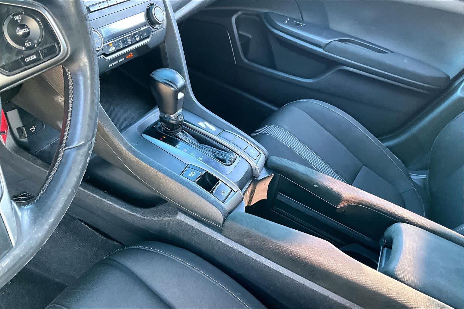 2017 Honda Civic Hatchback photo 15 of 35