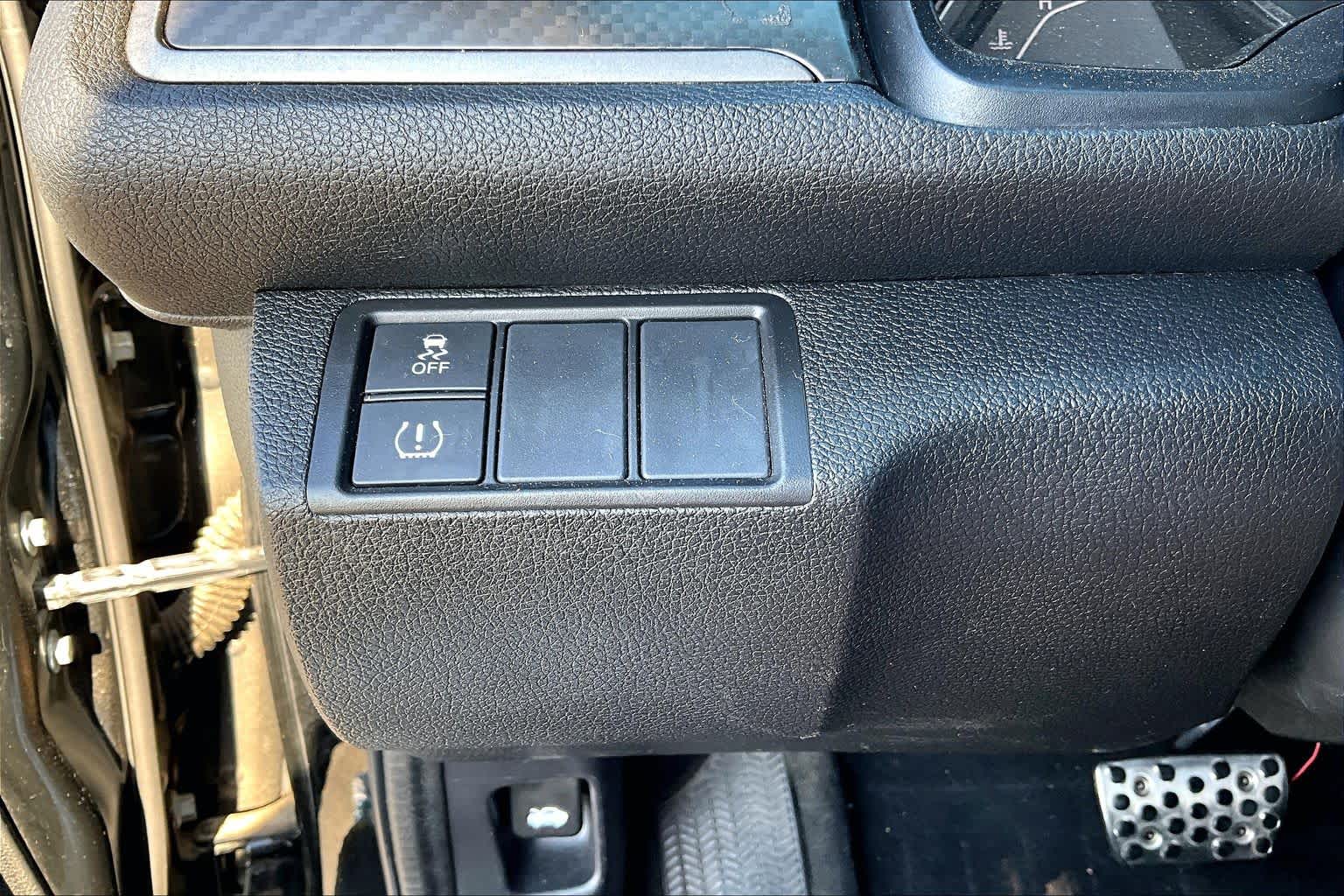 2017 Honda Civic Hatchback photo 34 of 35