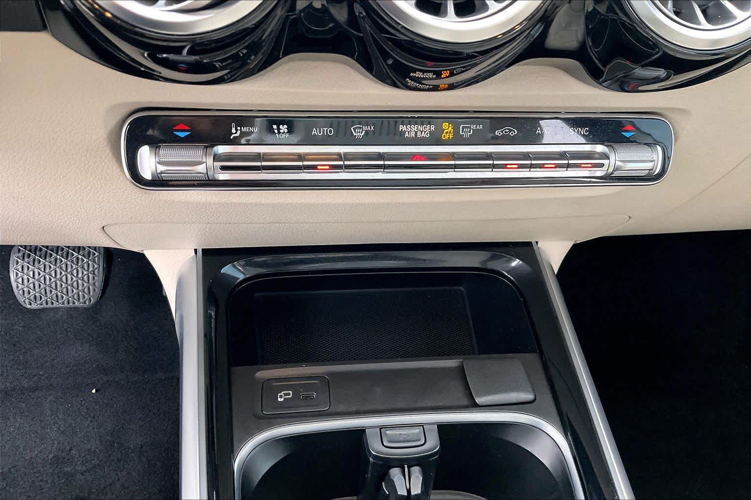 2022 Mercedes-Benz GLB GLB 250 Polar White at Mercedes-Benz of Houston North