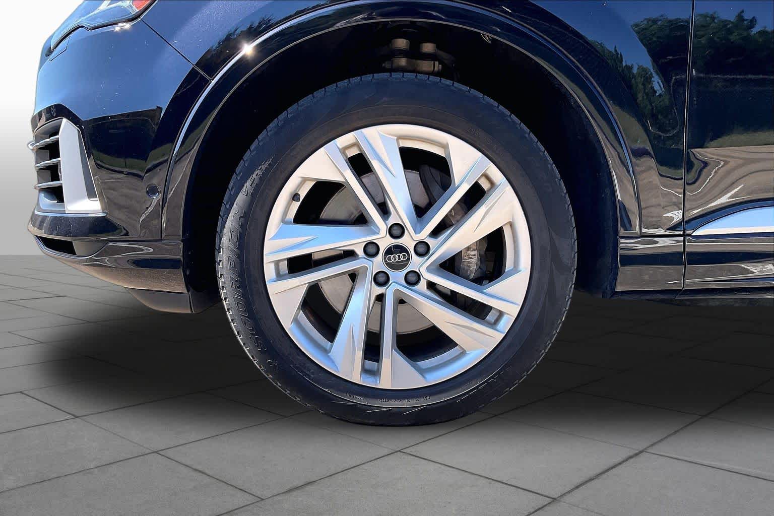2021 Audi Q7 photo 10 of 35