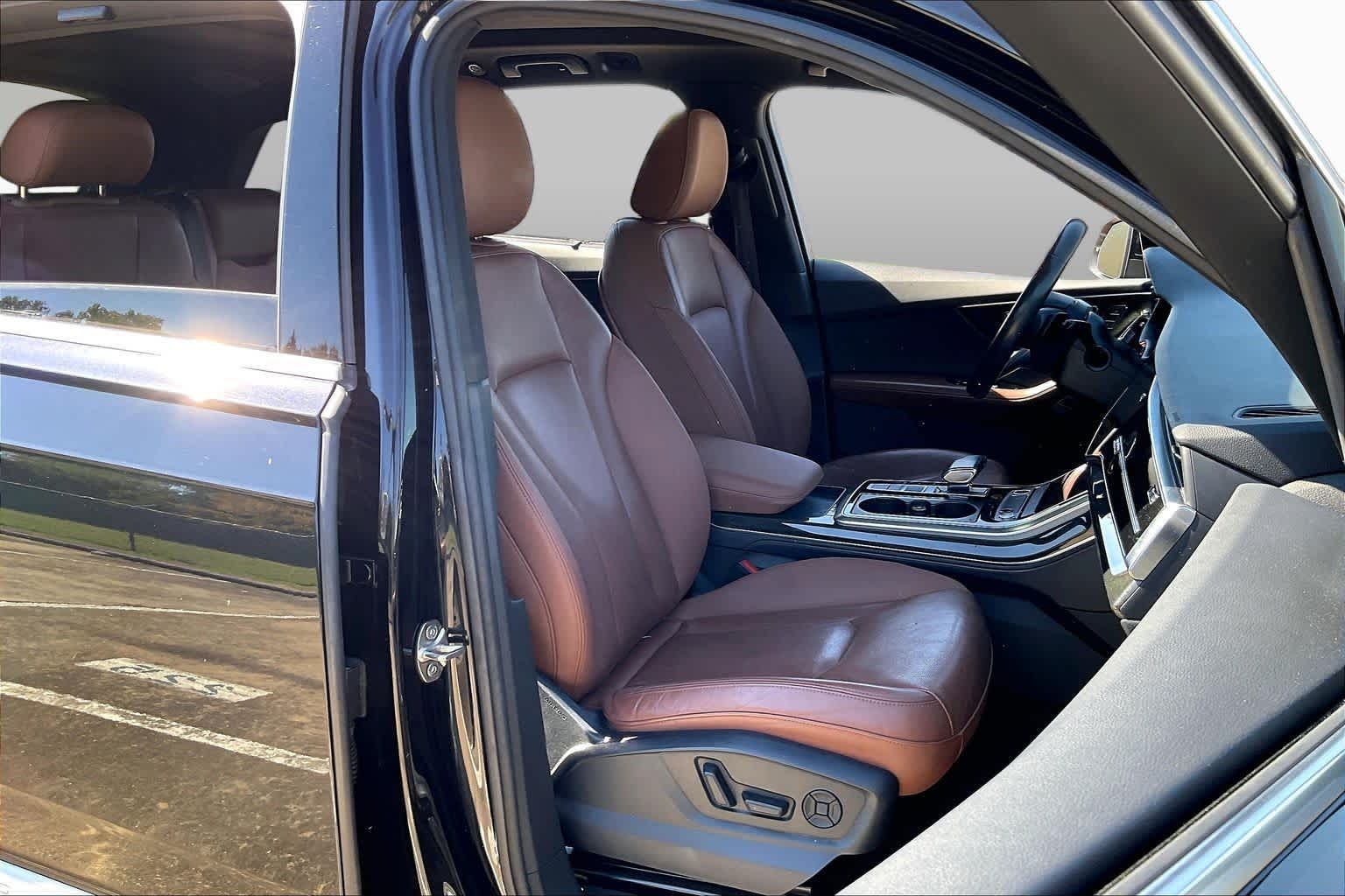 2021 Audi Q7 photo 8 of 35