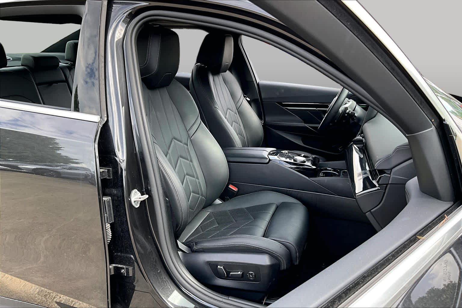 2025 BMW 530i 530i Dark Graphite Metallic at Lexus Southwest Houston