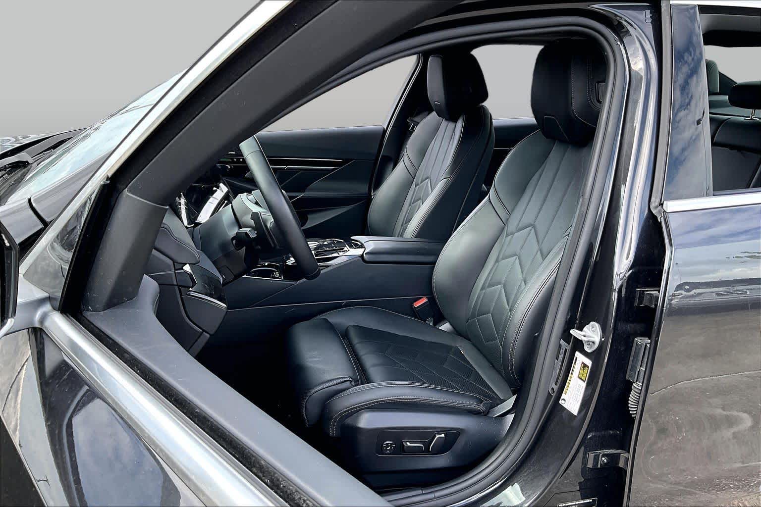 2025 BMW 530i 530i Dark Graphite Metallic at Lexus Southwest Houston