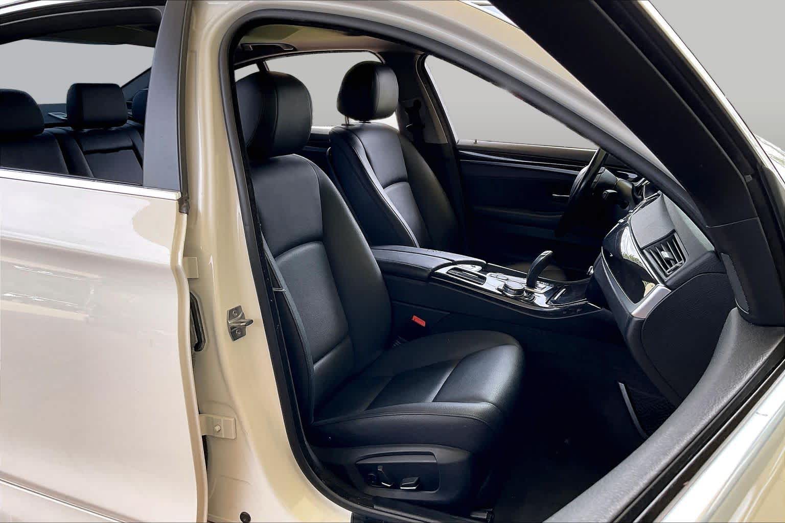 2015 BMW 528i photo 8 of 34