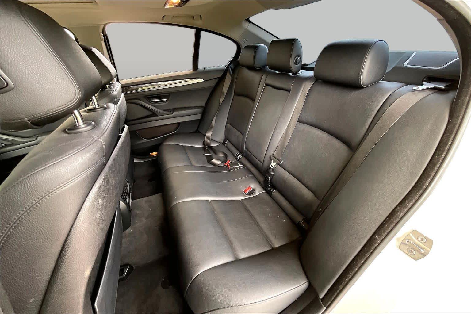 2015 BMW 528i photo 18 of 34