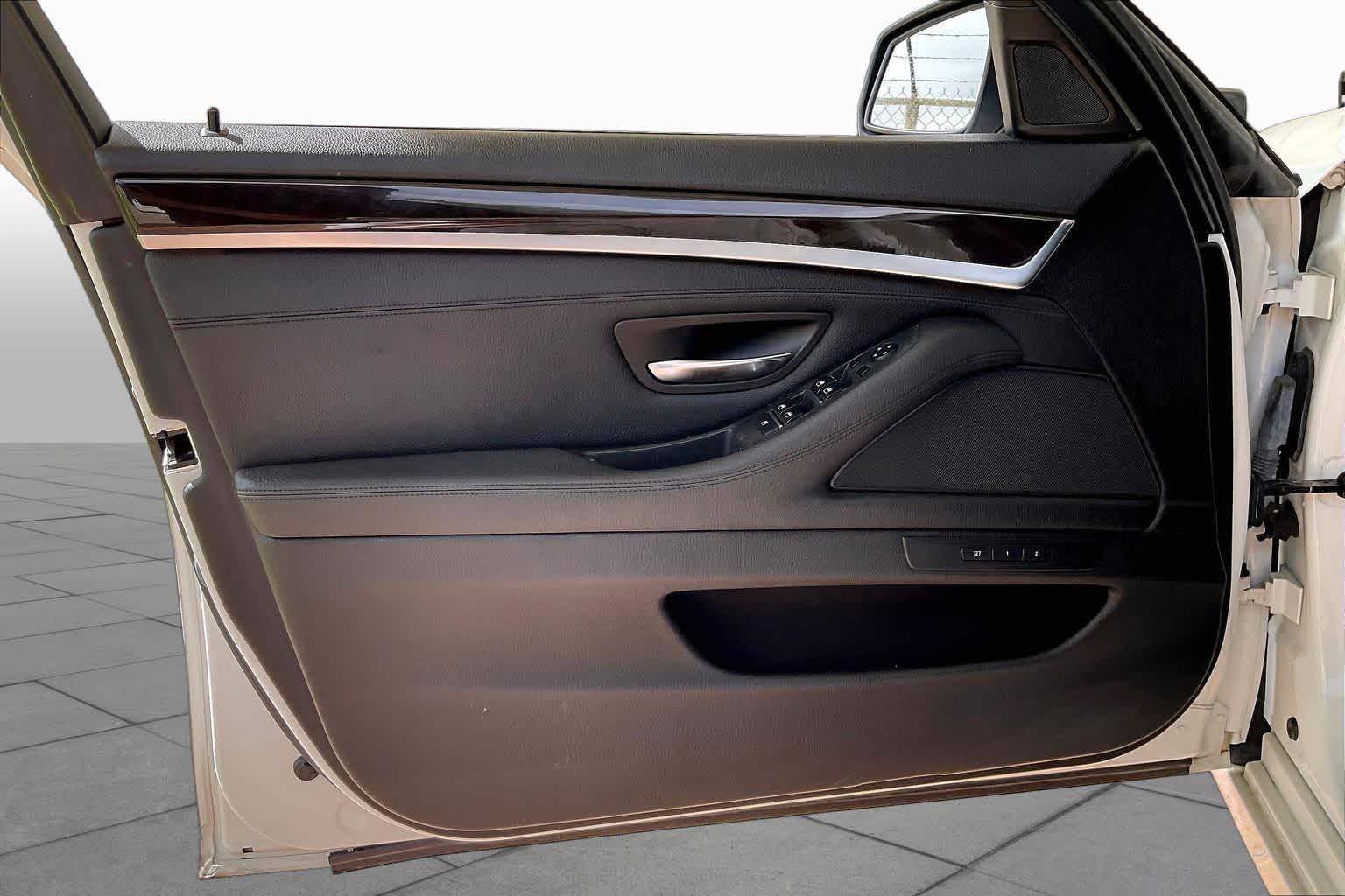 2015 BMW 528i photo 19 of 34