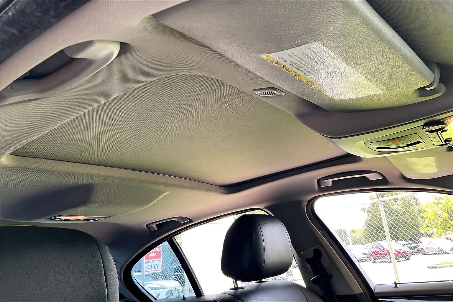 2015 BMW 528i photo 12 of 34