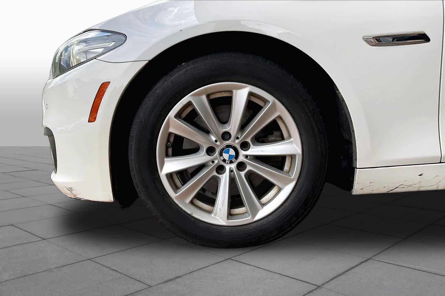 2015 BMW 528i photo 9 of 34