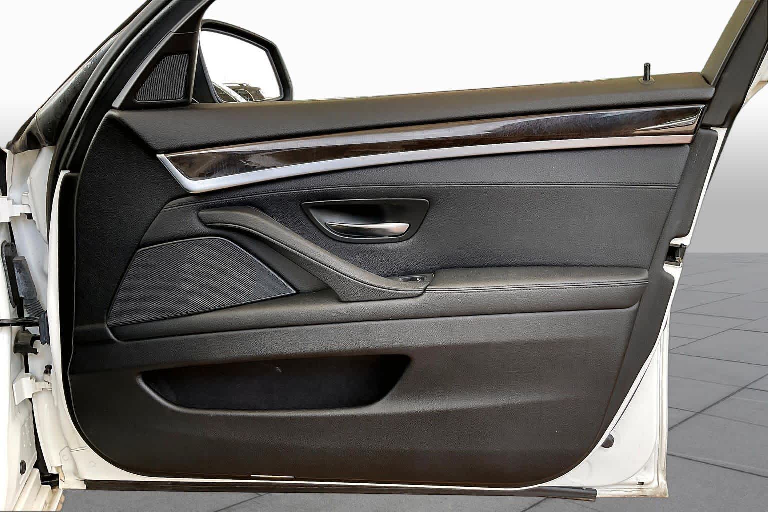 2015 BMW 528i photo 20 of 34