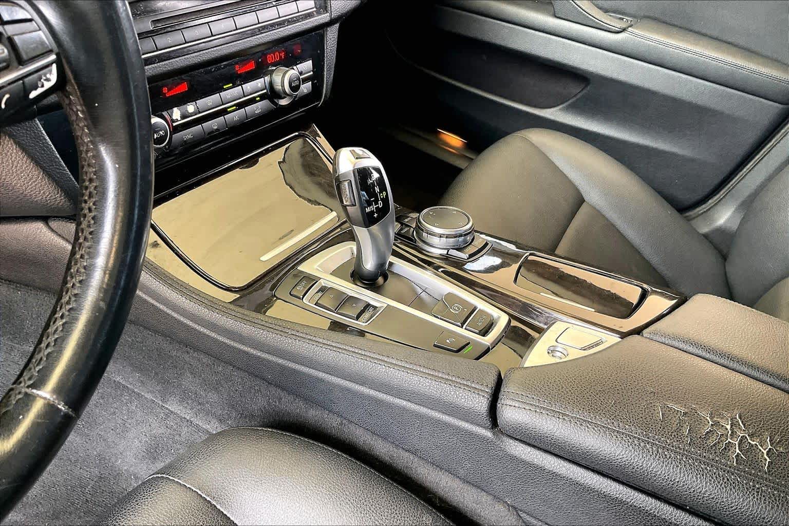 2015 BMW 528i photo 14 of 34