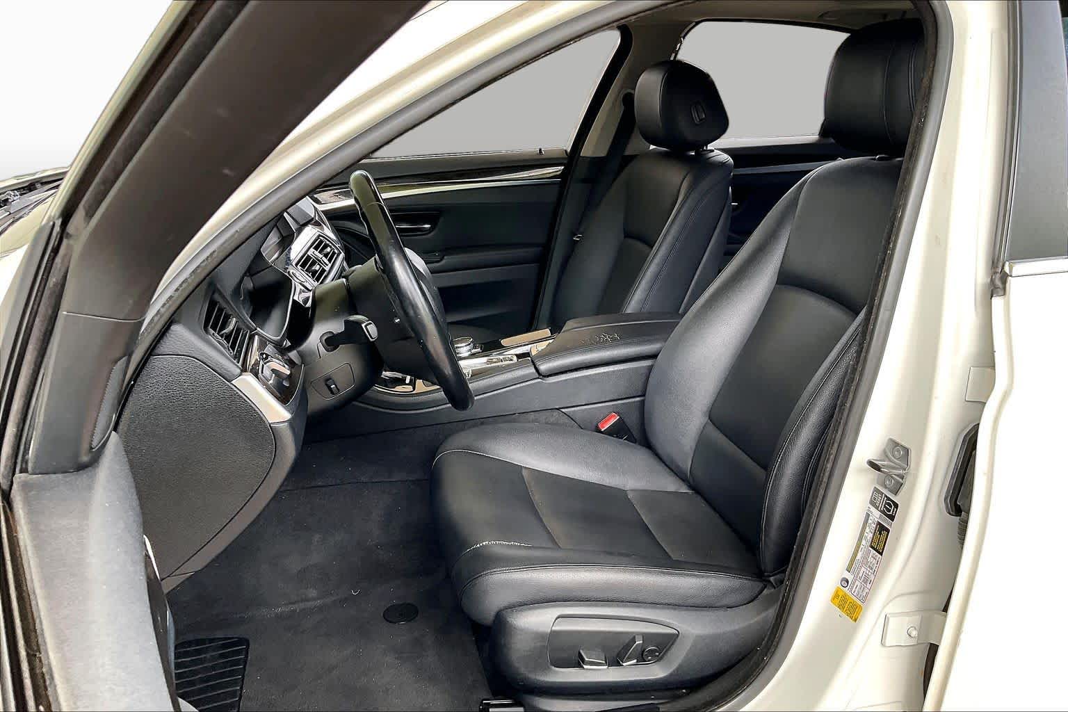 2015 BMW 528i photo 7 of 34