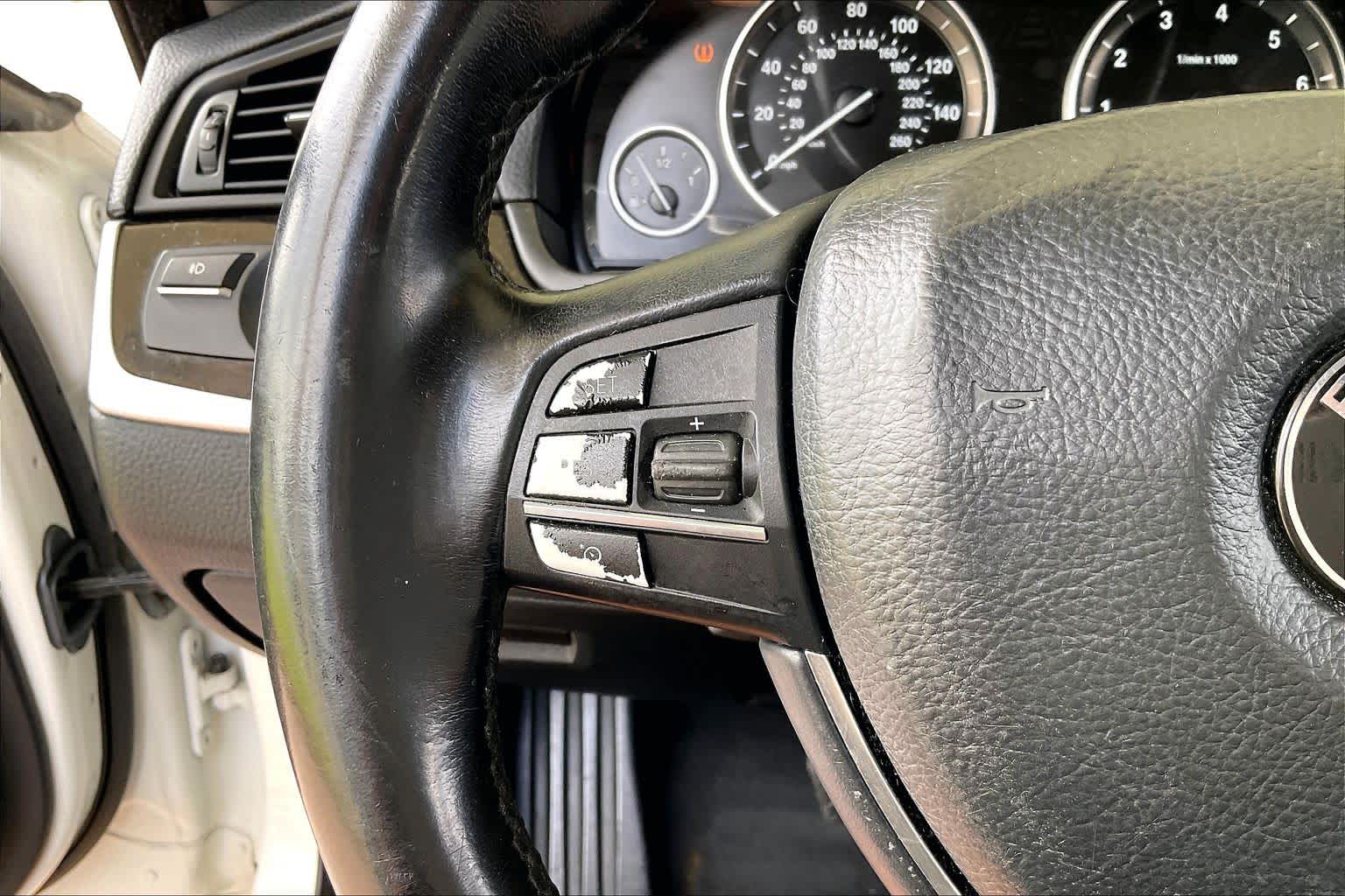 2015 BMW 528i photo 21 of 34