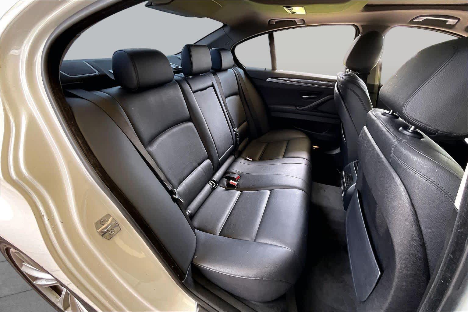 2015 BMW 528i photo 17 of 34