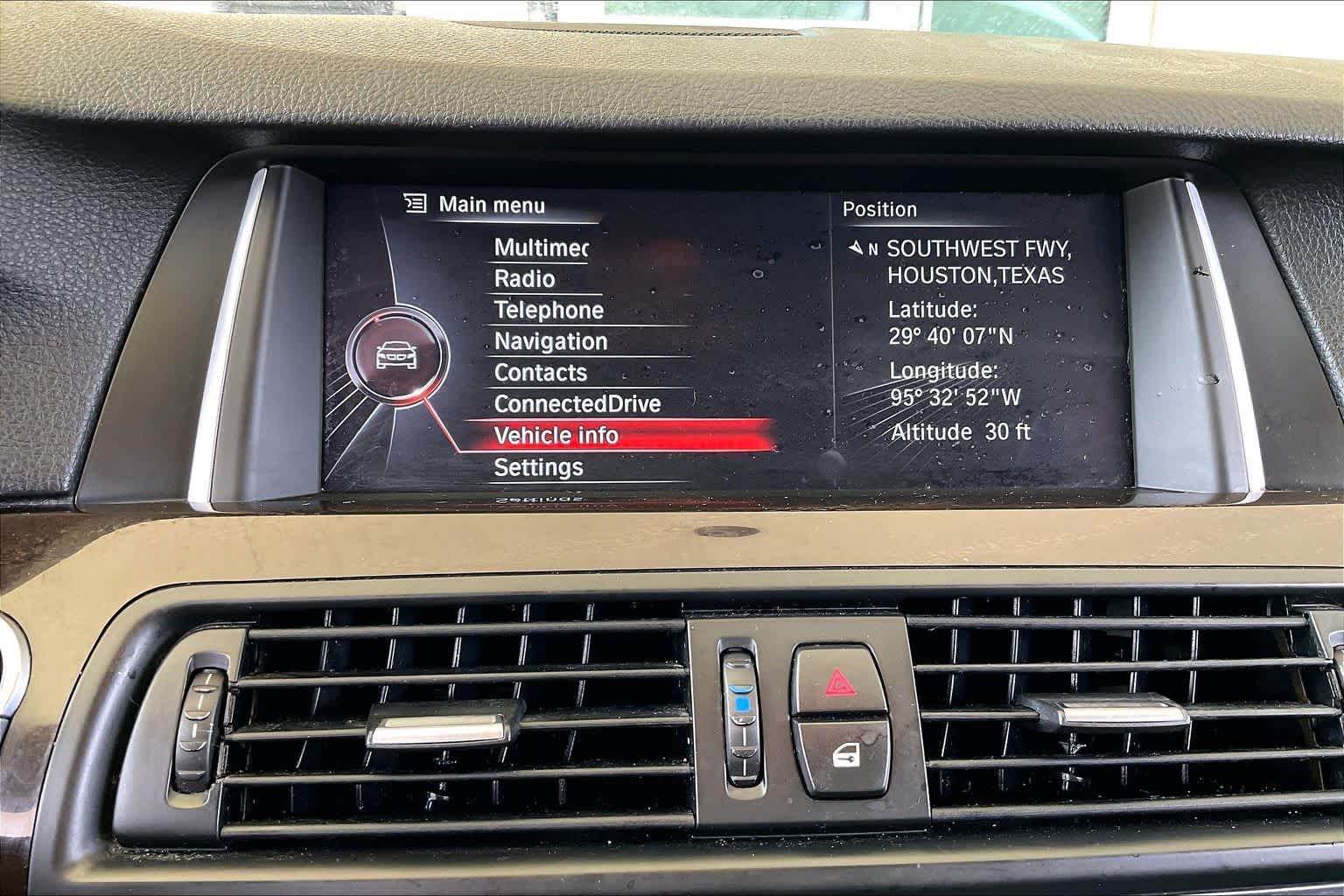 2015 BMW 528i photo 31 of 34