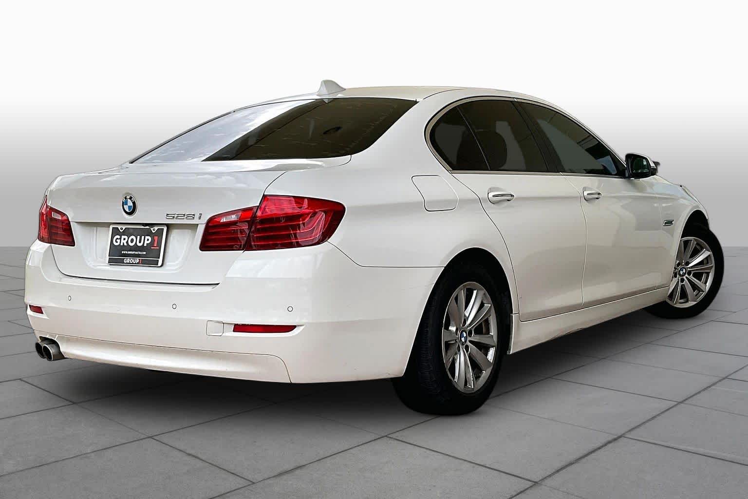 2015 BMW 528i photo 11 of 34