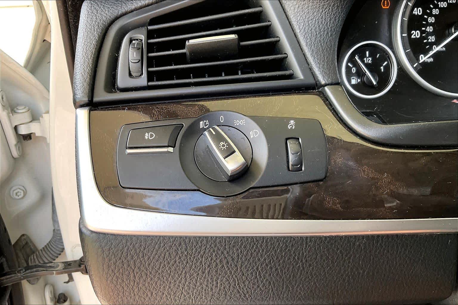 2015 BMW 528i photo 33 of 34