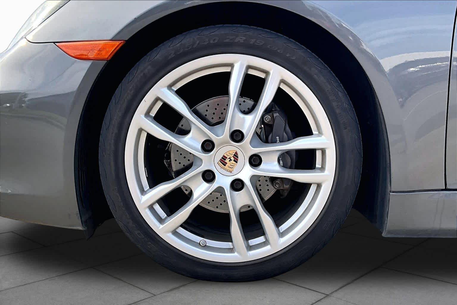 2014 Porsche Cayman photo 11 of 32